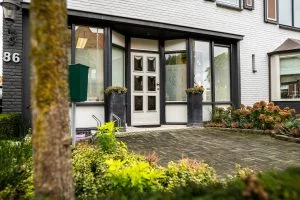 Verloskundige aan het werk